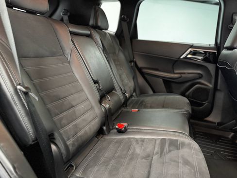 Used 2023 Mitsubishi Outlander SE image 29