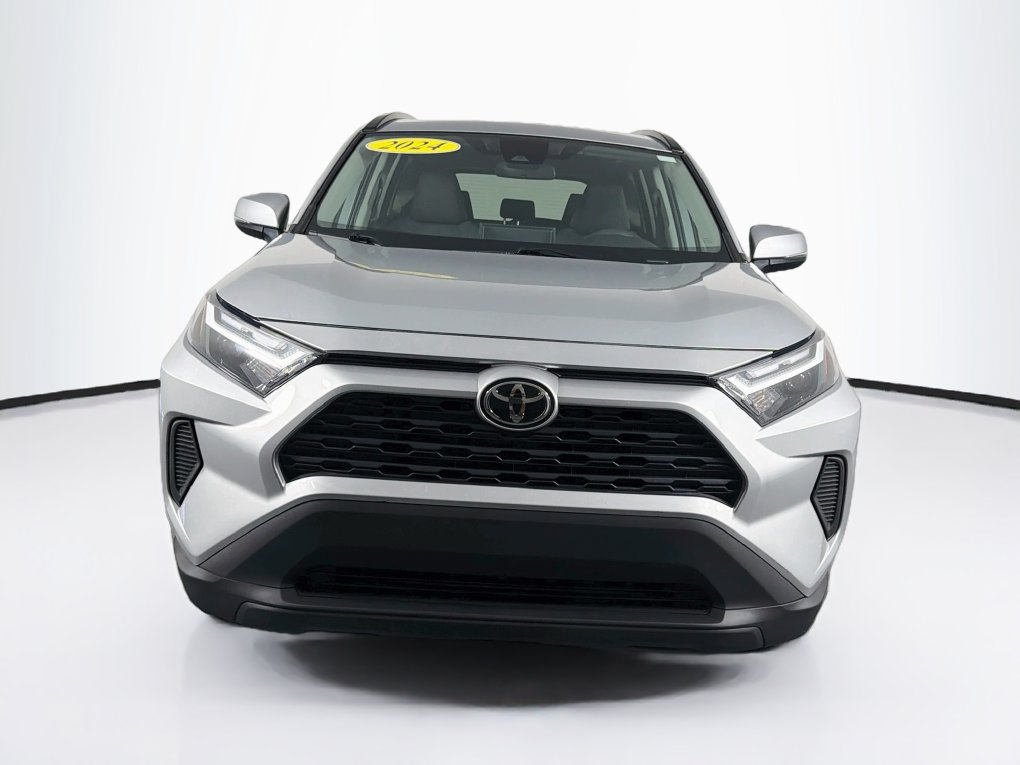 Used 2024 Toyota RAV4 XLE FWD image 2