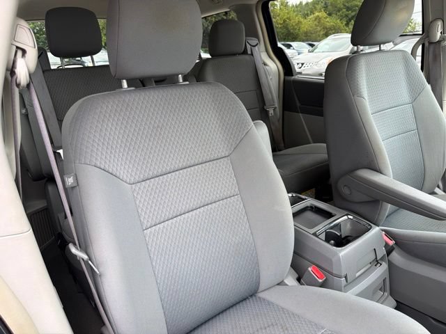 Used 2009 Chrysler Town & Country Touring w/ Entertainment Group #2 FWD image 29