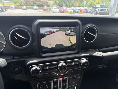 Used 2023 Jeep Wrangler Unlimited Sahara AWD/4WD image 37
