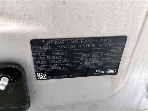 Used 2023 Land Rover Defender 110 SE image 30