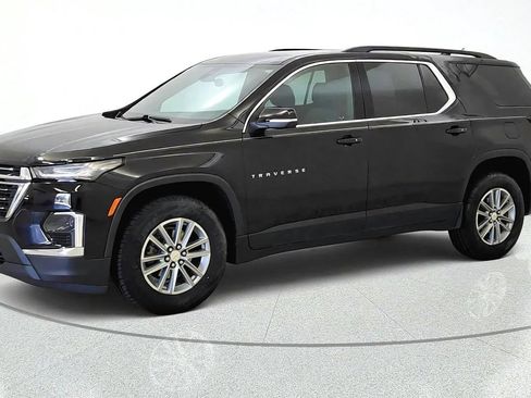 Used 2023 Chevrolet Traverse LT FWD image 3