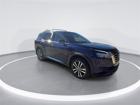 Used 2024 Nissan Pathfinder Platinum w/ Cargo Package image 2