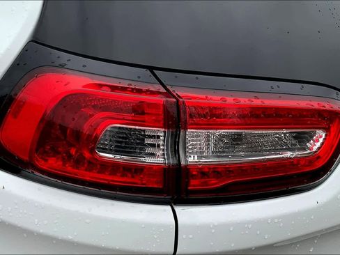 Used 2017 Jeep Cherokee Limited image 27