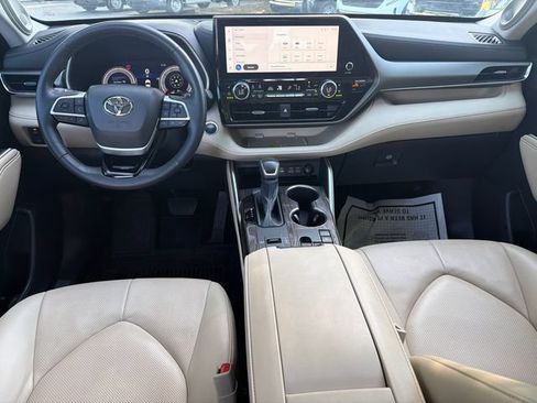 Used 2024 Toyota Highlander Limited AWD/4WD image 23
