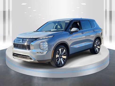 New 2026 Mitsubishi Outlander SE image 3