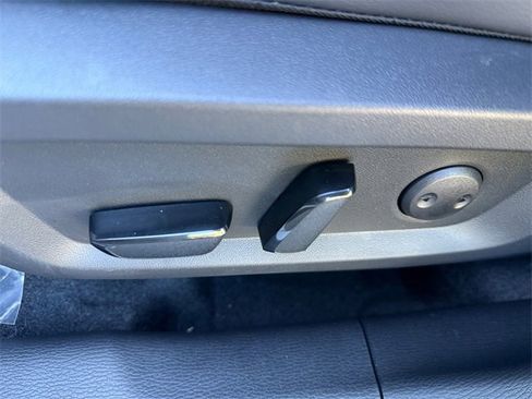 New 2025 Mitsubishi Outlander SE image 12