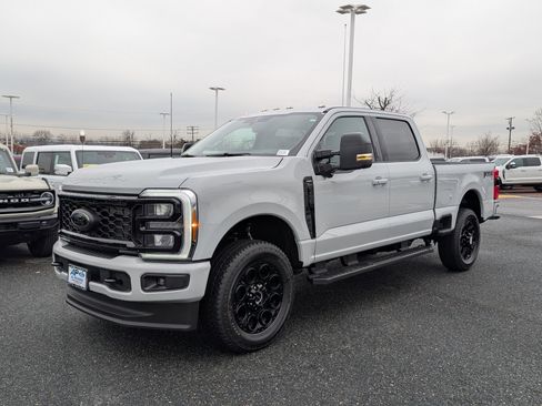 New 2026 Ford F250 Lariat w/ Black Appearance Package image 4