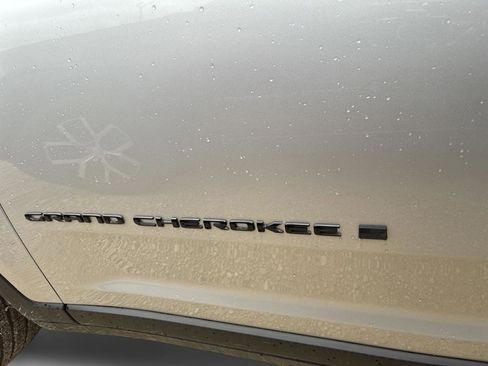 New 2026 Jeep Grand Cherokee Limited w/ Limited Altitude Package AWD/4WD image 36