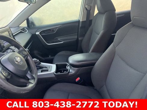 Used 2022 Toyota RAV4 LE image 8