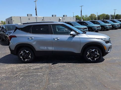 New 2026 Kia Seltos S AWD/4WD image 2