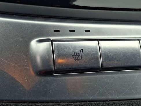 Used 2025 Kia Carnival EX FWD image 25