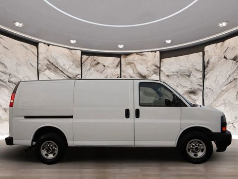 Used 2019 GMC Savana 2500 image 5