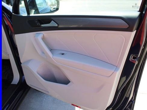 Used 2023 Volkswagen Tiguan SE w/ Panoramic Sunroof Package AWD/4WD image 21