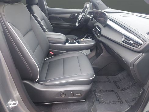 Used 2025 Buick Enclave Preferred image 26