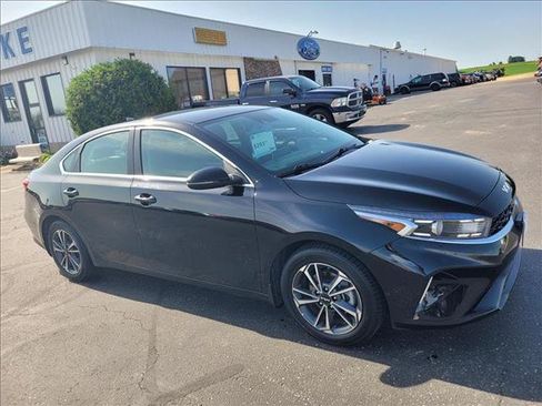 Used 2024 Kia Forte Sedan FWD image 4