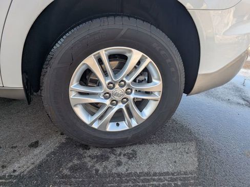 Used 2020 Buick Enclave Essence image 24