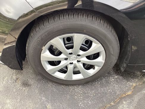 Used 2025 Toyota Corolla LE image 27