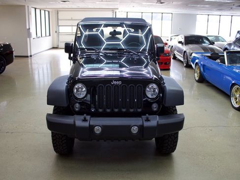 Used 2018 Jeep Wrangler Unlimited Sport w/ Connectivity Group image 13