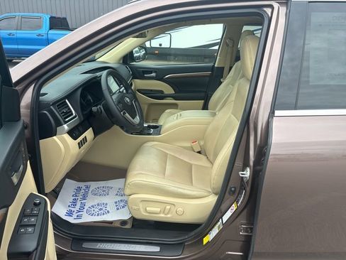 Used 2017 Toyota Highlander Limited AWD/4WD image 26