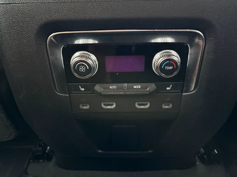 Used 2023 GMC Yukon Denali Ultimate AWD/4WD image 39