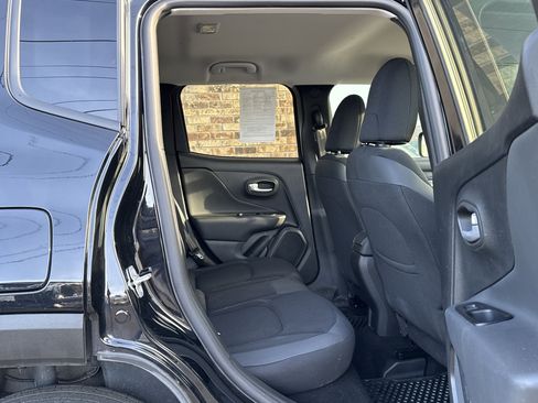 Used 2023 Jeep Renegade Latitude w/ Premium Group image 12