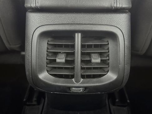 Used 2019 Jeep Cherokee Latitude w/ Cold Weather Group image 24