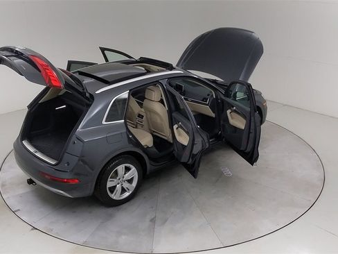 Used 2019 Audi Q5 Prestige w/ Prestige Package image 48