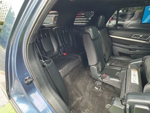 Used 2018 Ford Explorer XLT w/ Equipment Group 202A AWD/4WD image 25