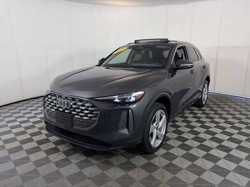 Used 2025 Audi Q5 Premium Plus w/ Premium Plus AWD/4WD image 2