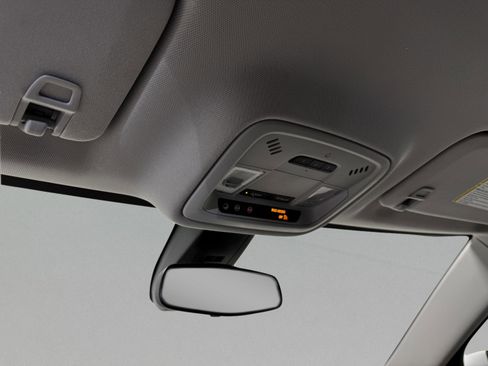 Used 2020 Chevrolet Traverse LT w/ Driver Confidence II Package image 28