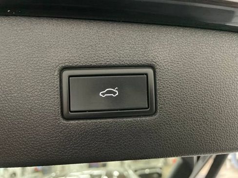 Certified 2024 Volkswagen Tiguan SE AWD/4WD image 9