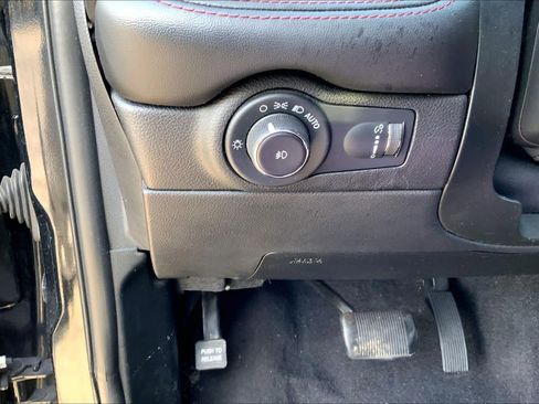 Used 2022 Dodge Durango R/T w/ Tow 'N Go Package image 31