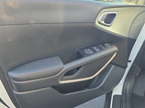 New 2025 Kia Soul LX image 18