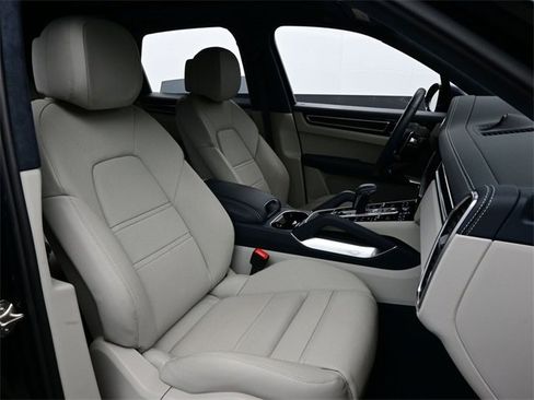 Certified 2023 Porsche Cayenne Turbo S image 18