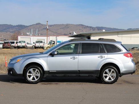 Used 2013 Subaru Outback 2.5i Limited w/ Moonroof Pkg image 2