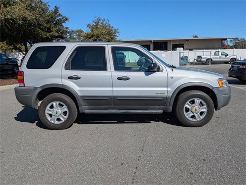 Used 2002 Ford Escape XLT image 2