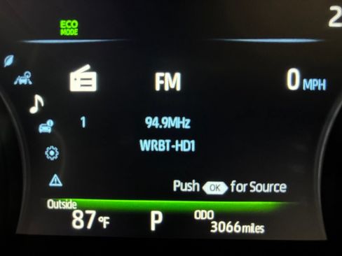 Used 2026 Toyota Sienna LE FWD image 24