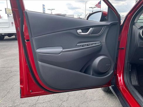 Used 2023 Hyundai Kona Limited AWD/4WD image 25