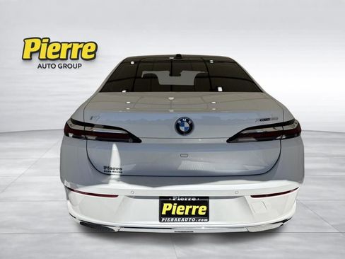 Used 2024 BMW i7 xDrive60 AWD/4WD image 3
