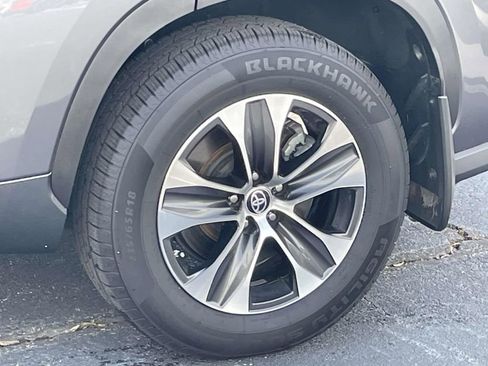 Used 2023 Toyota Highlander XLE image 24