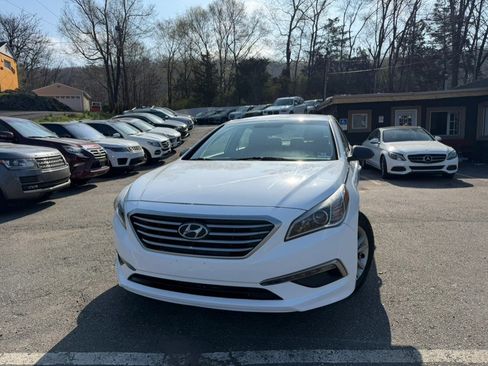 Used 2015 Hyundai Sonata SE w/ Option Group 09 image 2