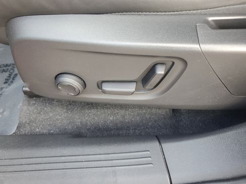 Used 2021 Volvo XC40 P8 Recharge w/ Advanced Package image 25