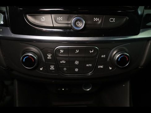 Used 2022 Chevrolet Traverse LT w/ Midnight/Sport Edition image 29