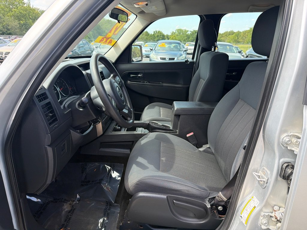 Used 2012 Jeep Liberty Sport AWD/4WD image 9