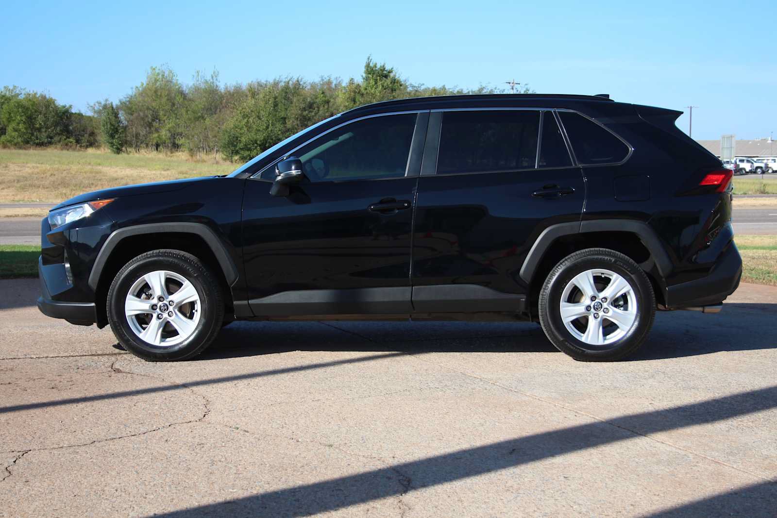 Used 2020 Toyota RAV4 XLE FWD image 7