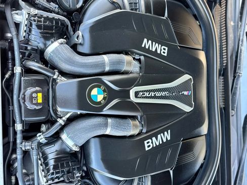 Used 2018 BMW M550i xDrive image 9