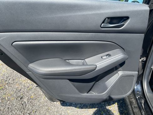 Used 2025 Nissan Altima 2.5 SV FWD image 17