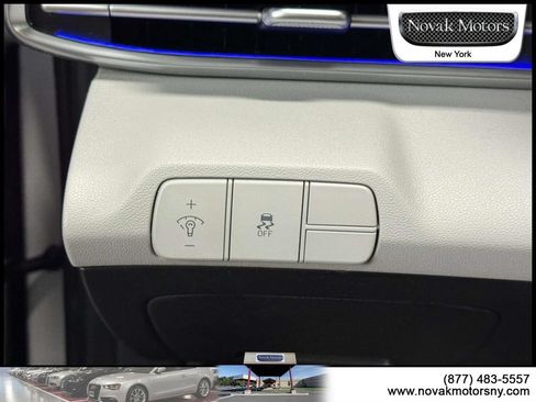 Used 2025 Hyundai Elantra Limited FWD image 12