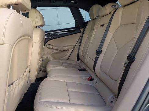 Used 2025 Porsche Macan Base image 15